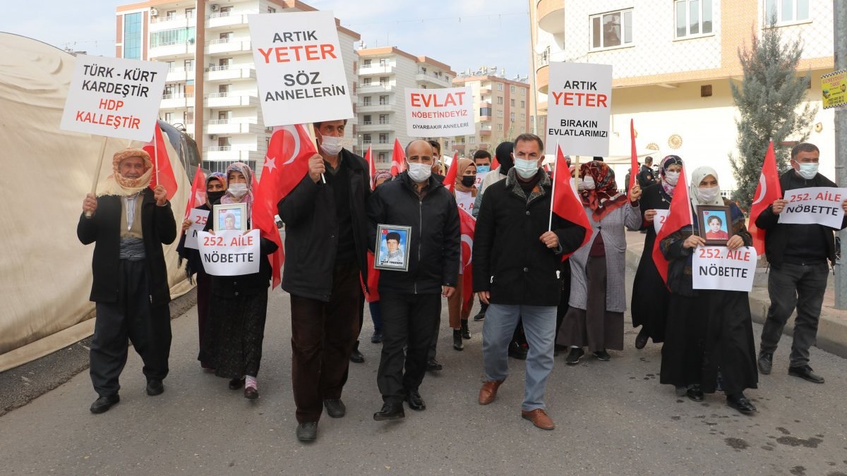 Evlat nöbetine, bir aile daha katıldı