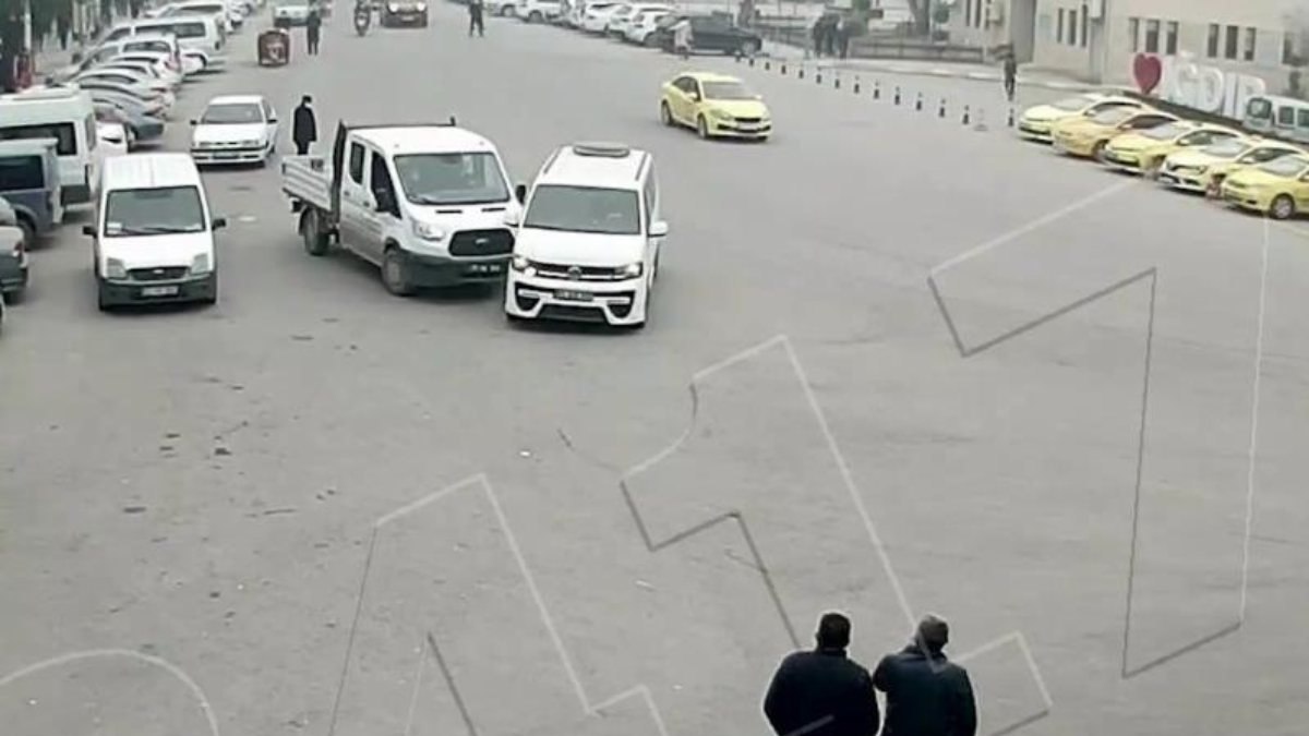 Iğdır'da sürücünün dikkatsizliği kazayı getirdi