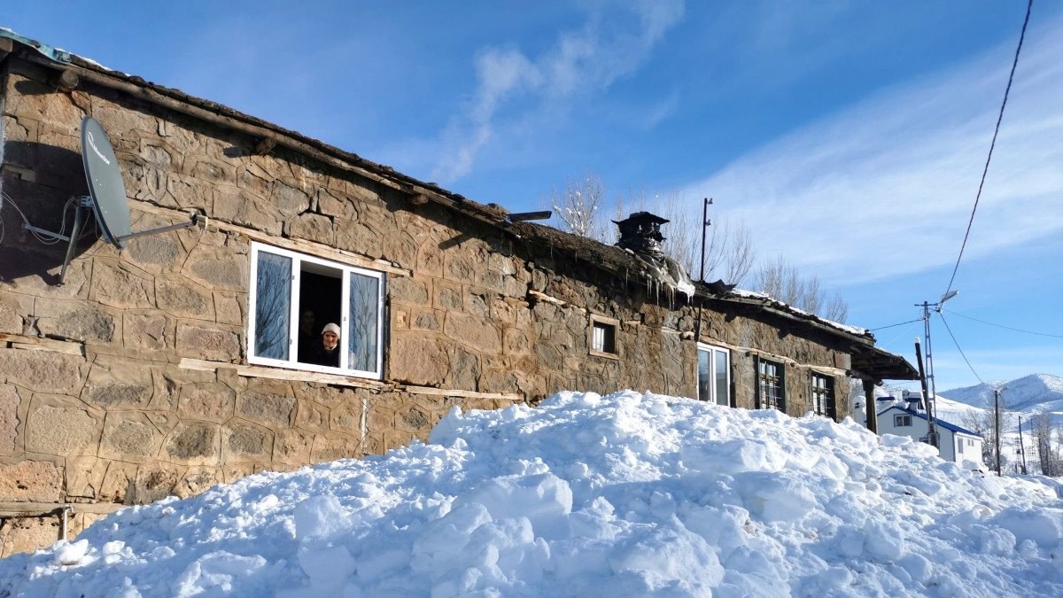 Tunceli'de kar kalınlığı 70 santimetreyi buldu