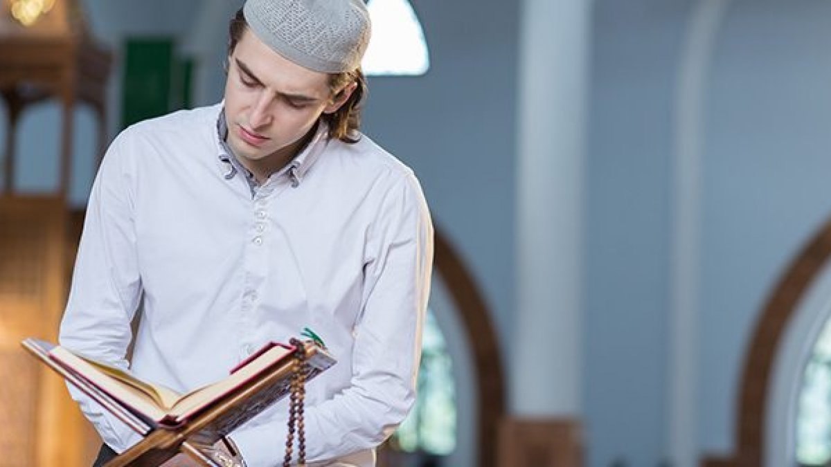 Geceleri okunduğunda rızkı genişletiyor: Vakıa Sûresi okumanın faziletleri