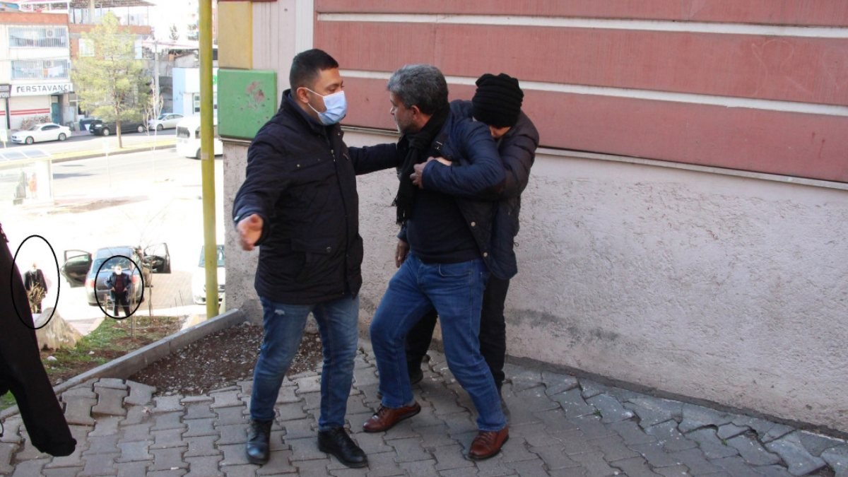 Diyarbakır'da nöbet tutan ailelerle HDP çalışanları arasında kavga