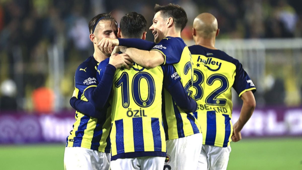 Antalyaspor - Fenerbahçe maçının ilk 11'leri
