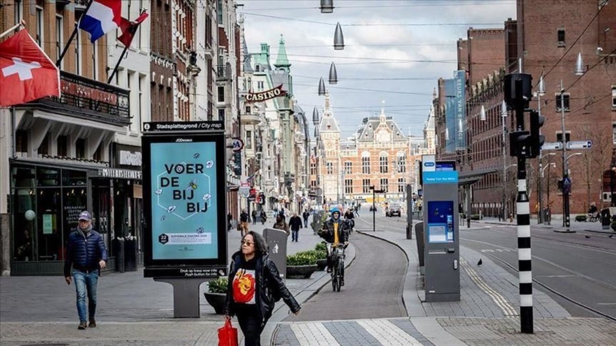 Hollanda, koronavirüs kısıtlamalarını kaldırıyor