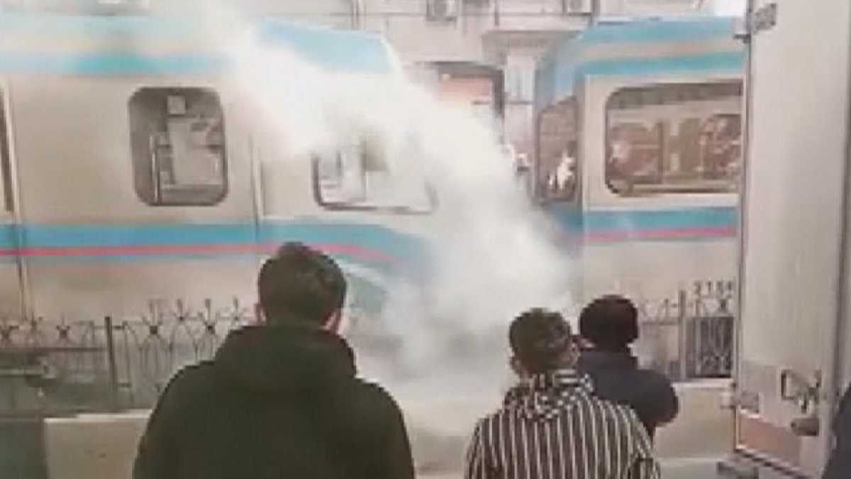 İstanbul’da tramvayda yangın paniği kameraya yansıdı