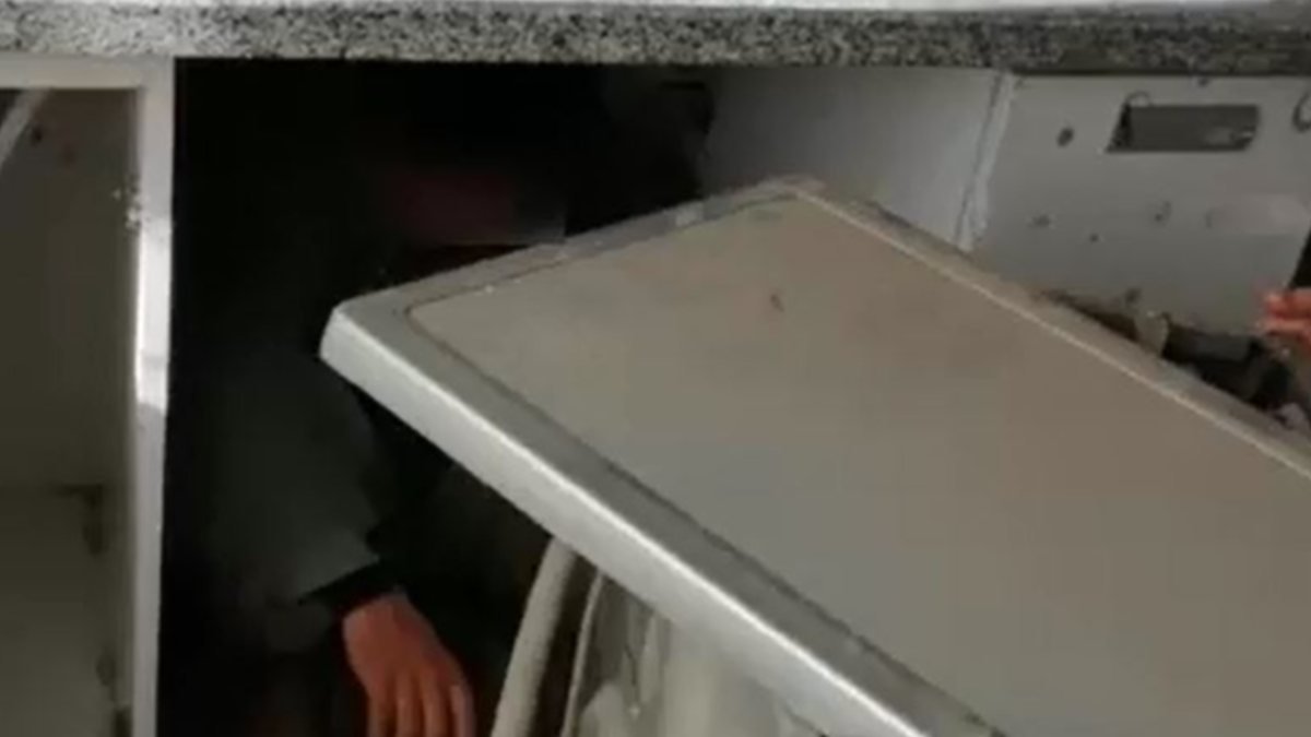 Van'da kaçak göçmen çamaşır makinesinin arkasında yakalandı