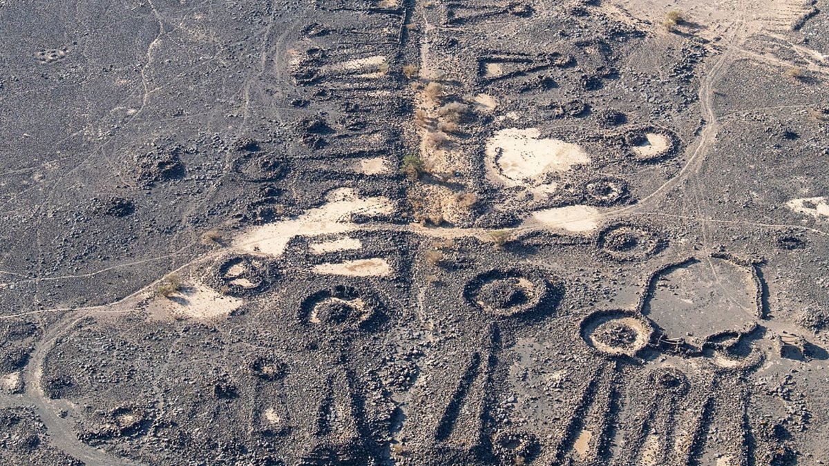 Suudi Arabistan'da keşfedilen antik mezarlarla kaplı 4500 yıllık caddeler