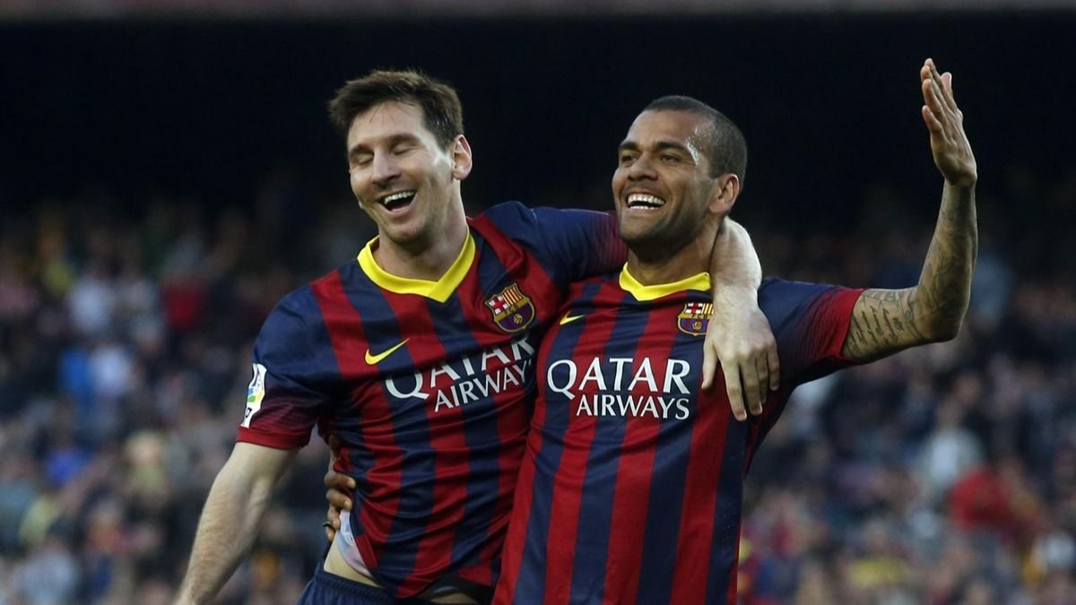 Daniel Alves: Messi, kariyerini Barcelona'da bitirse harika olur