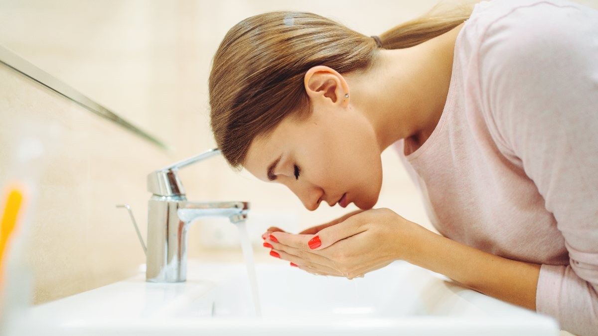Yüzünüzü suyla yıkamanın sağladığı 5 olumlu etki