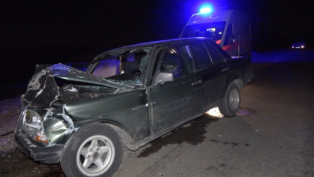 Kırıkkale'de ticari araç ile otomobil çarpıştı: 2 yaralı