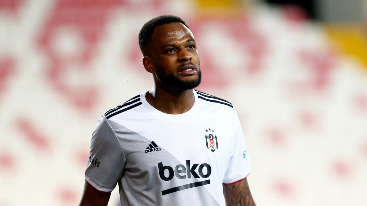 Beşiktaş'ta Vida ile Larin'le görüşmeler durduruldu