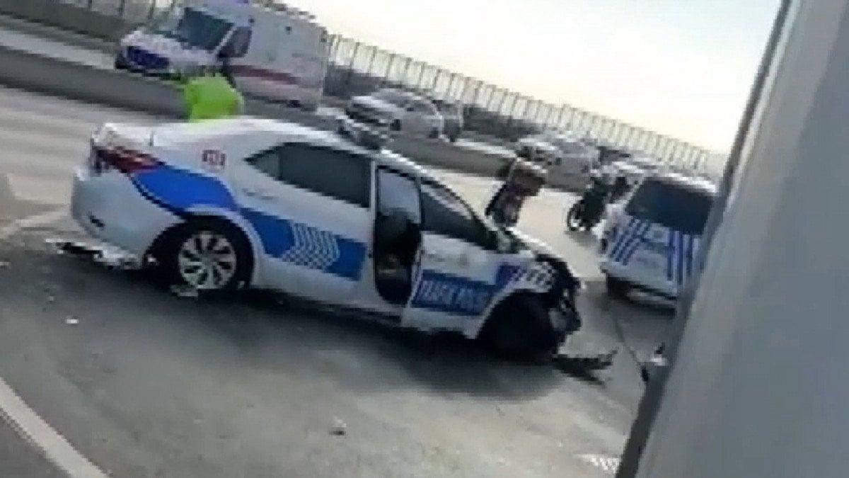 Bakırköy'de polis aracı ile taksi çarpıştı: 2’si polis 4 yaralı