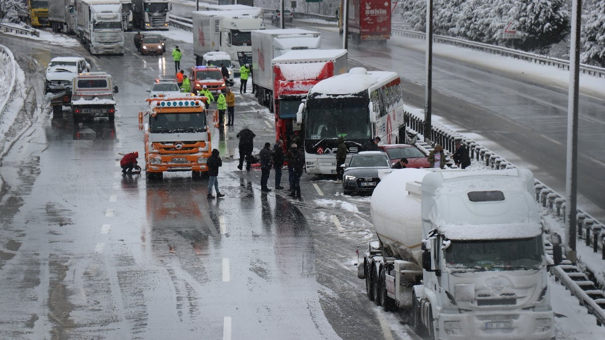 TEM Otoyolu Sakarya geçişinde zincirleme kaza