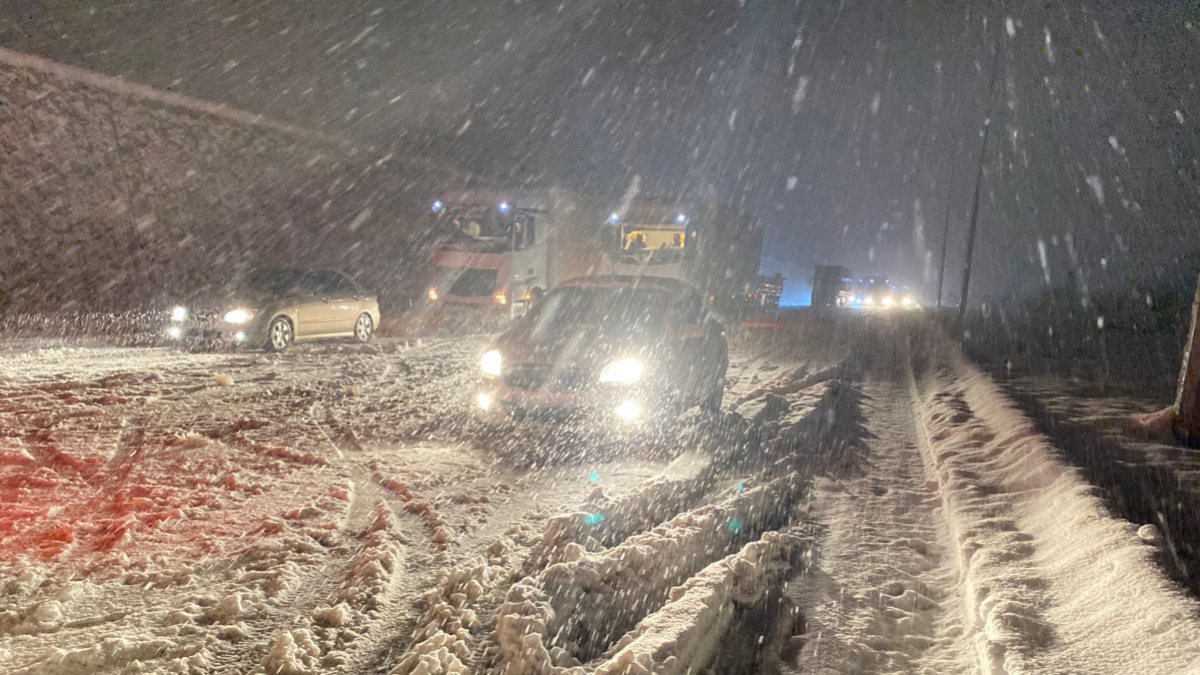Samsun-Ankara karayolu kar nedeniyle ulaşıma kapandı