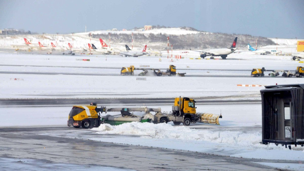 İstanbul Havalimanı'nda tüm uçuşlar durduruldu