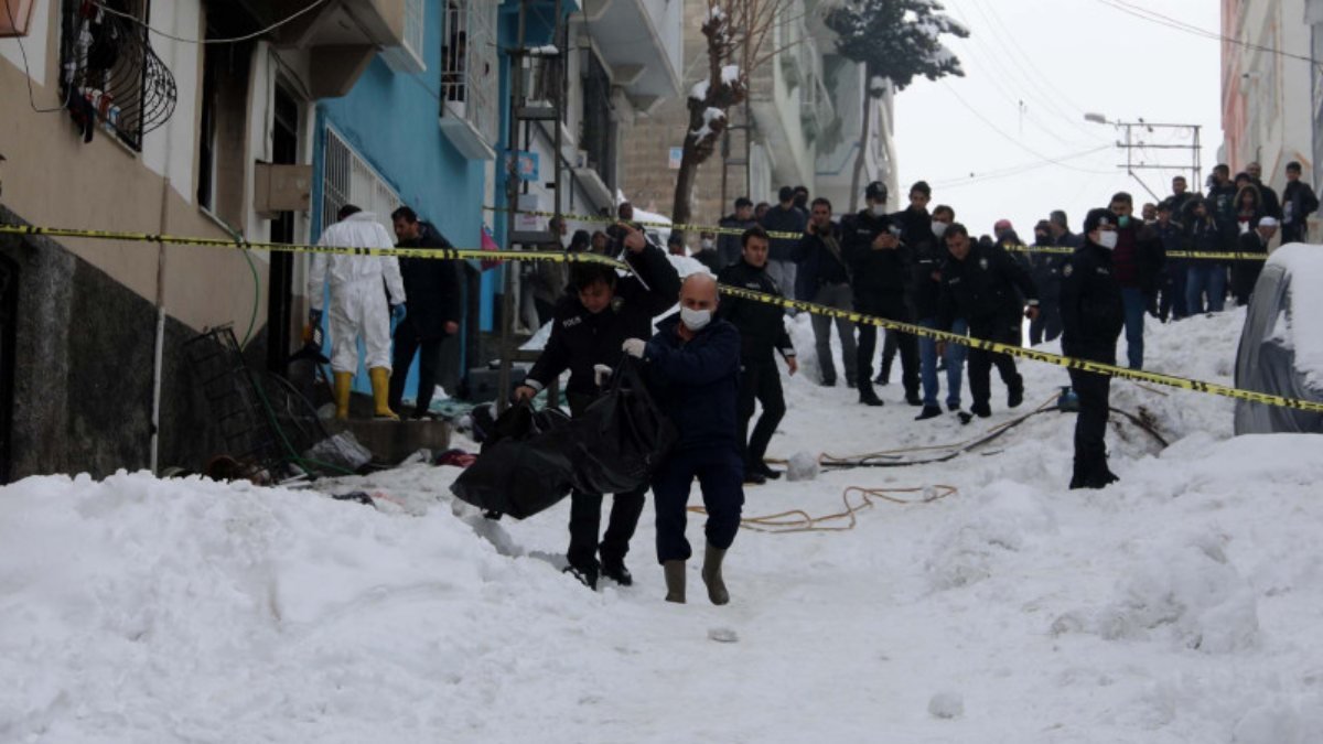 Gaziantep'te evde bırakılan 2 çocuk çıkan yangında can verdi