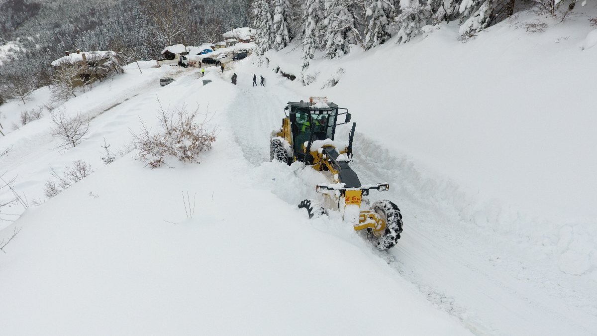 Sinop'ta karla mücadele sürüyor