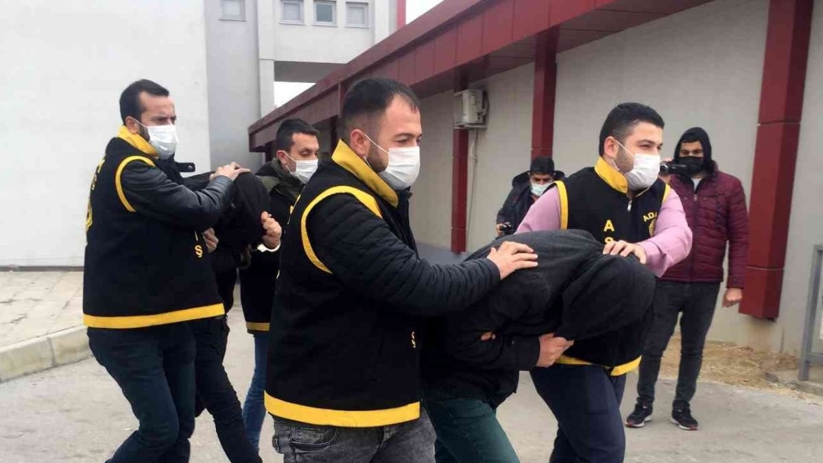 Adana'da otomobilden 82 bin lira çalan zanlılar tutuklandı