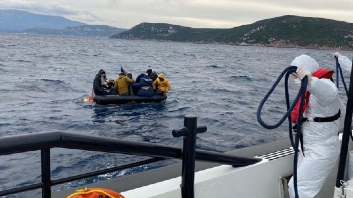 Çeşme açıklarında 40 kaçak göçmen kurtarıldı