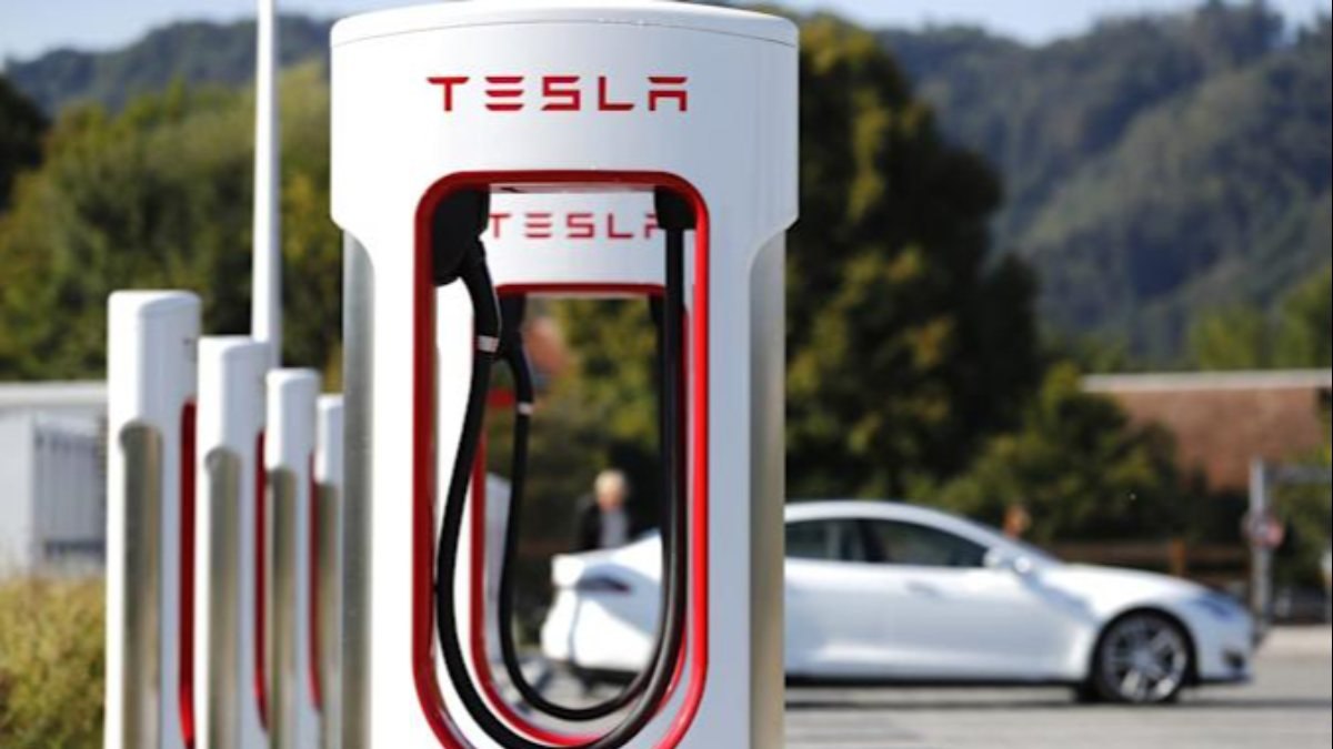 Tesla modelleri ve şarj istasyonları Türkiye'ye geliyor