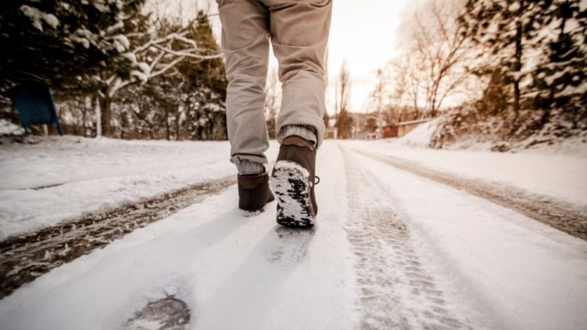 Karda düşmeden yürümek için 11 taktik