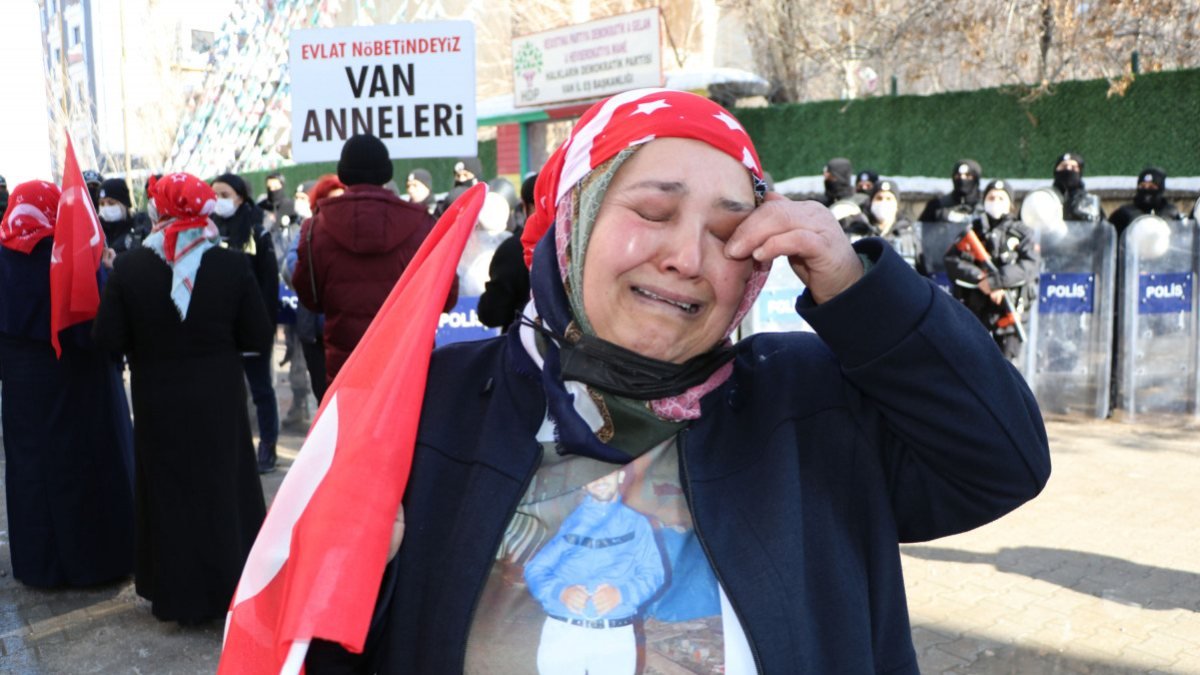 Kızı PKK tarafından kaçırılan Vanlı anne: Teslim ol, o hainlere güvenme