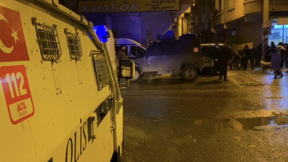 Diyarbakır’da, tartışma sırasında ablasını öldürdü