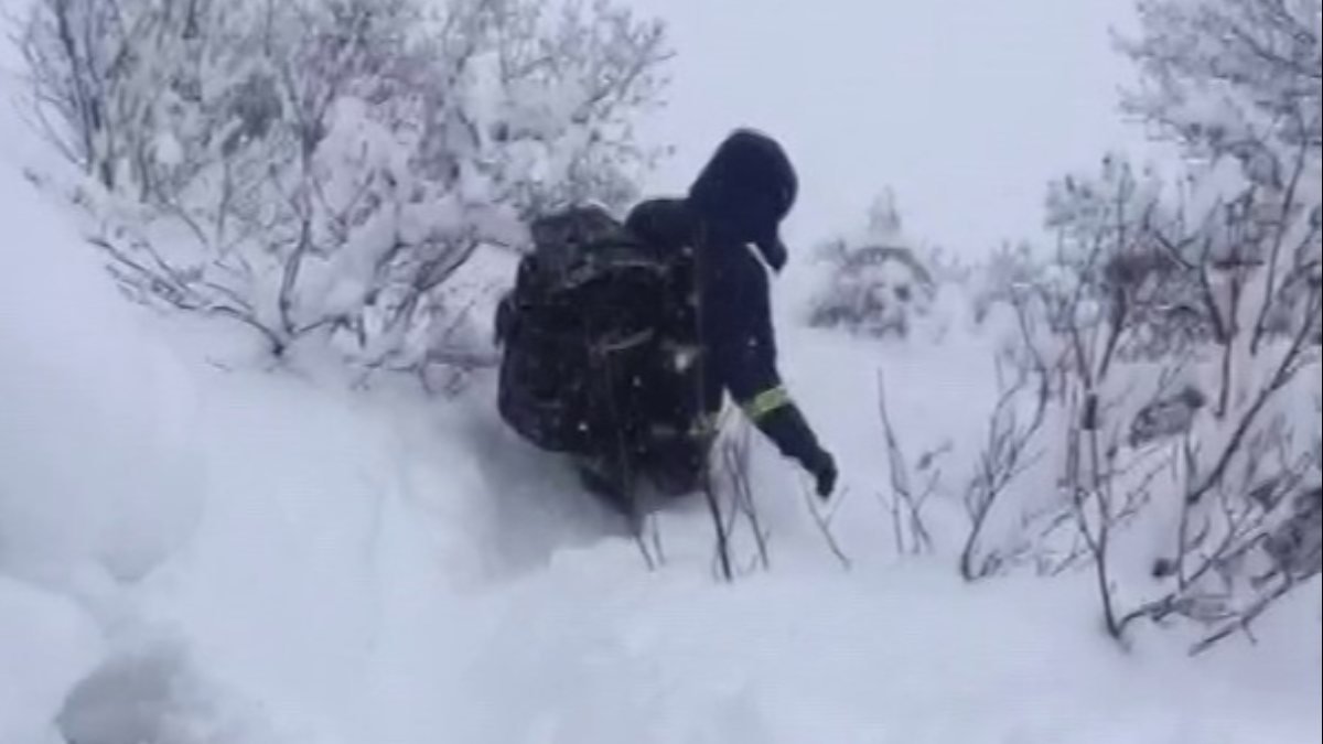 Sivas'ta enerji timlerinin karda zorlu mücadelesi