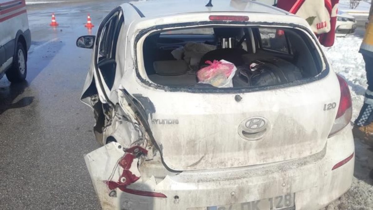 Afyonkarahisar'da trafik kazası meydana geldi: 1 ölü 5 yaralı