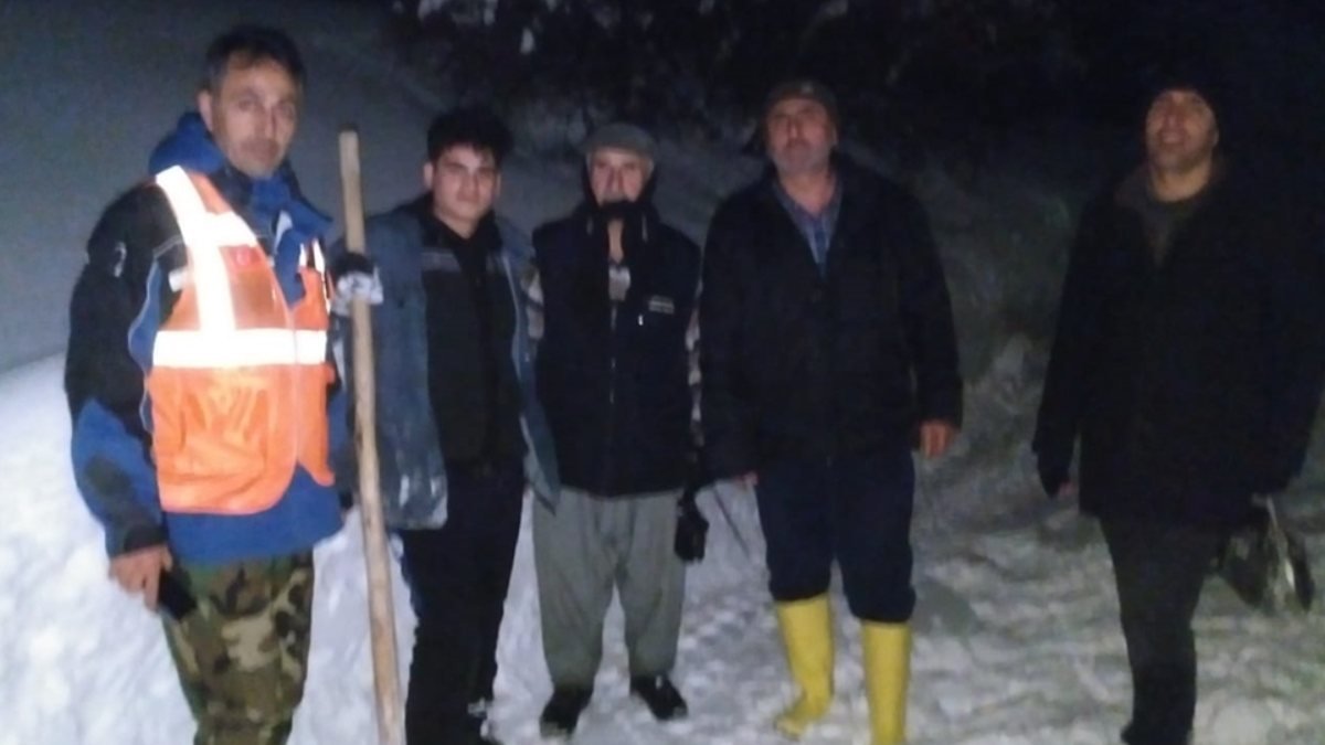 Kahramanmaraş'ta karda mahsur kalan 2 kişiyi AFAD kurtardı