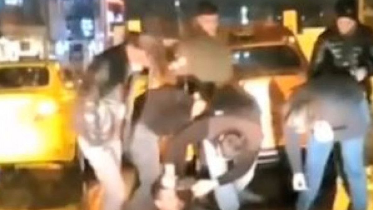 İstanbul'da taksi çalan hırsızı, taksiciler darbetti