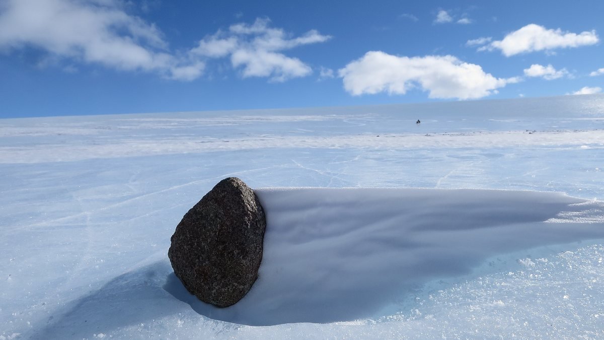 Antarktika'da keşfedilmeyi bekleyen 300 binden fazla göktaşı var