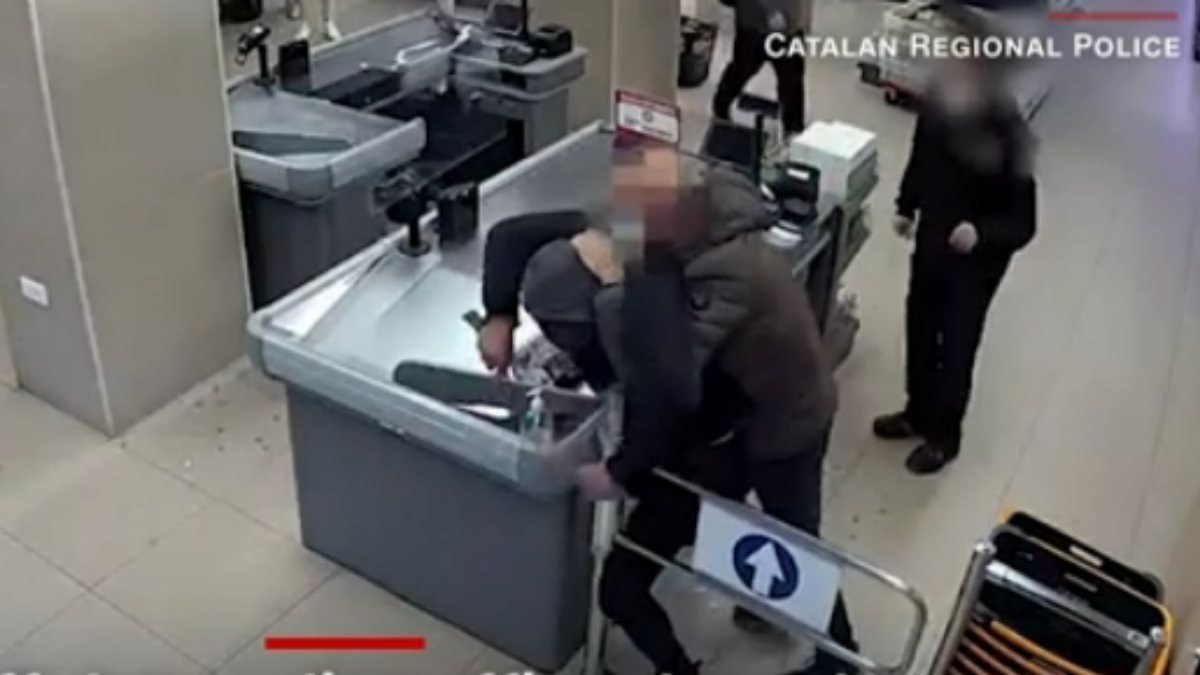 İspanya'da, izinli bir polis memuru, silahlı soygunu önledi