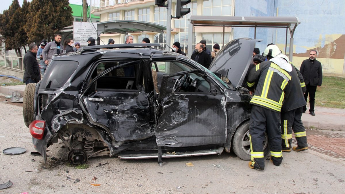 Manisa’da cenaze dönüşü kaza: 3 yaralı