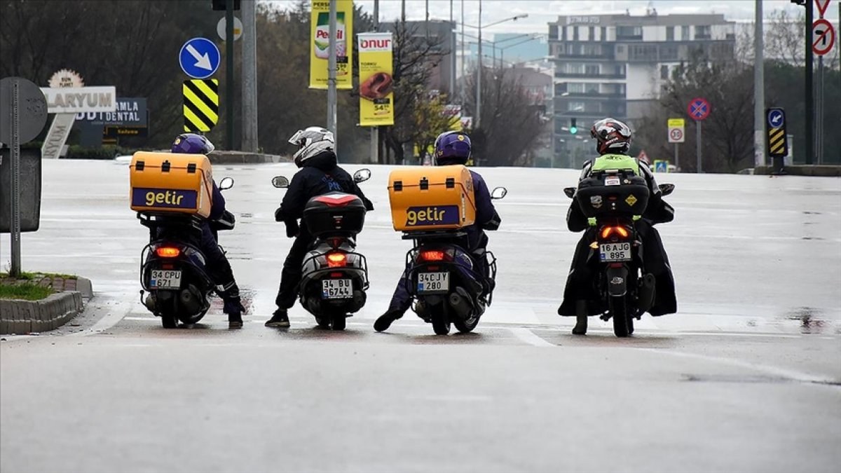 Türk-İş'ten motosikletli kuryelere destek