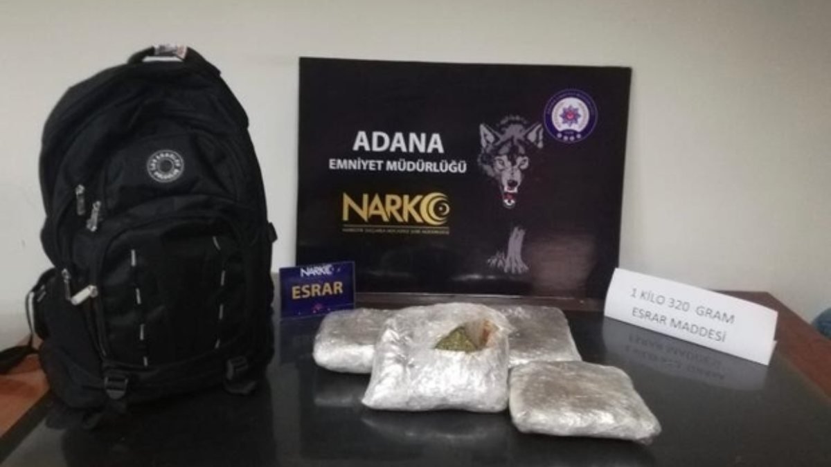 Adana’da sırt çantasından 1 kilo 320 gram esrar çıktı