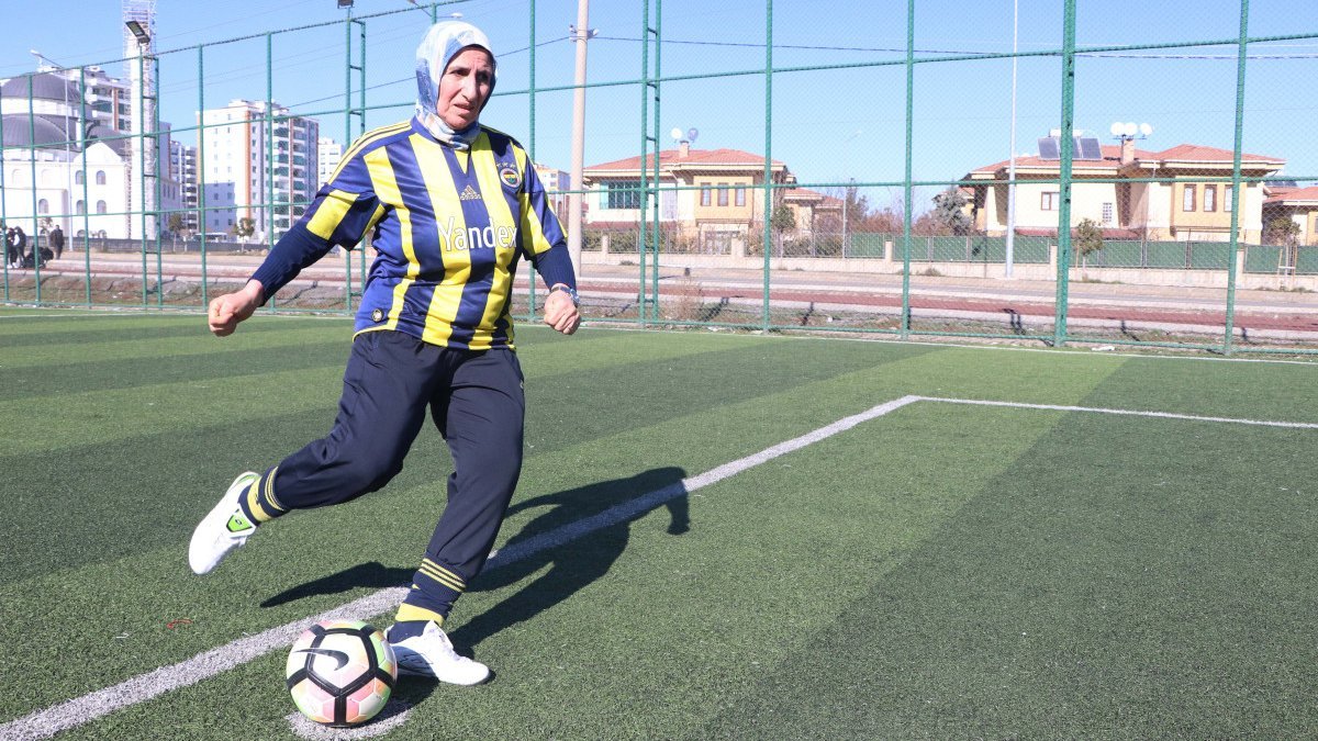 Diyarbakırlı aşçı Azize’nin futbol tutkusu