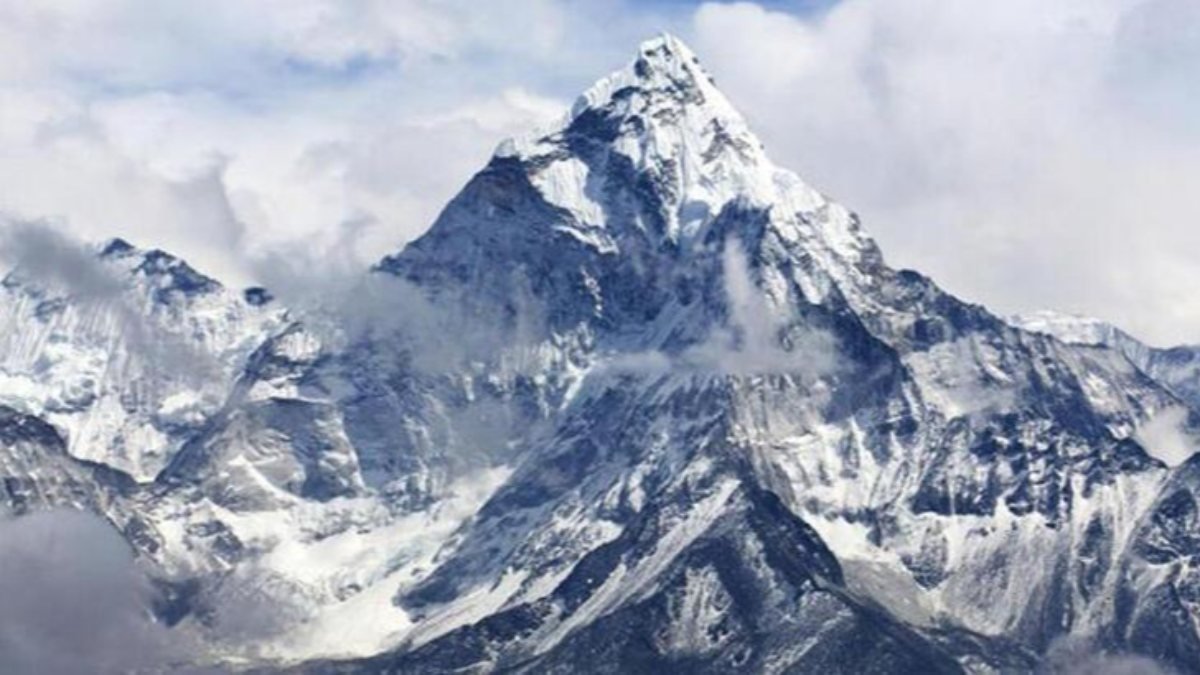 Everest Dağı, hızla buzul kaybetmeye devam ediyor
