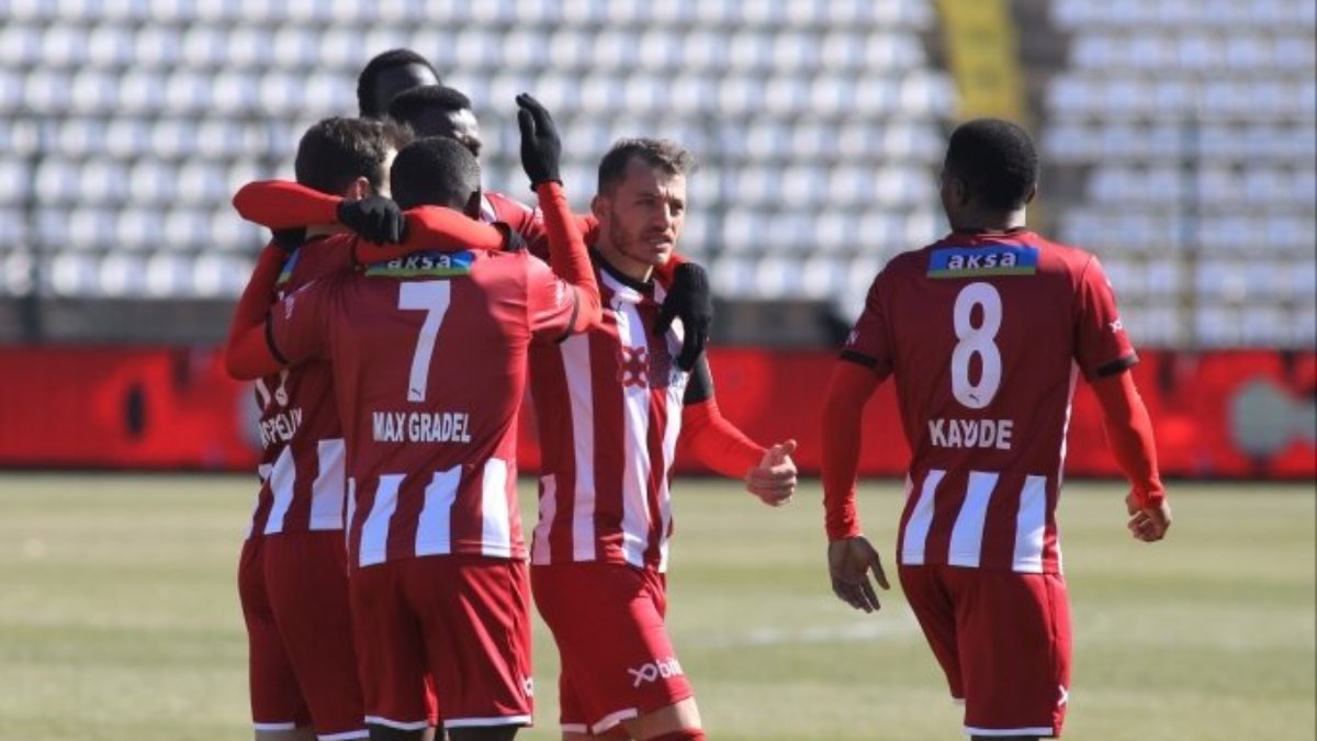 Sivasspor, Bandırmaspor'u 4 golle geçti