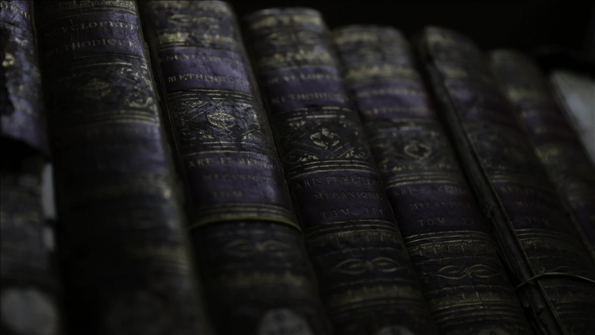 Beş asırlık kitaplarıyla tarih kokan kütüphane