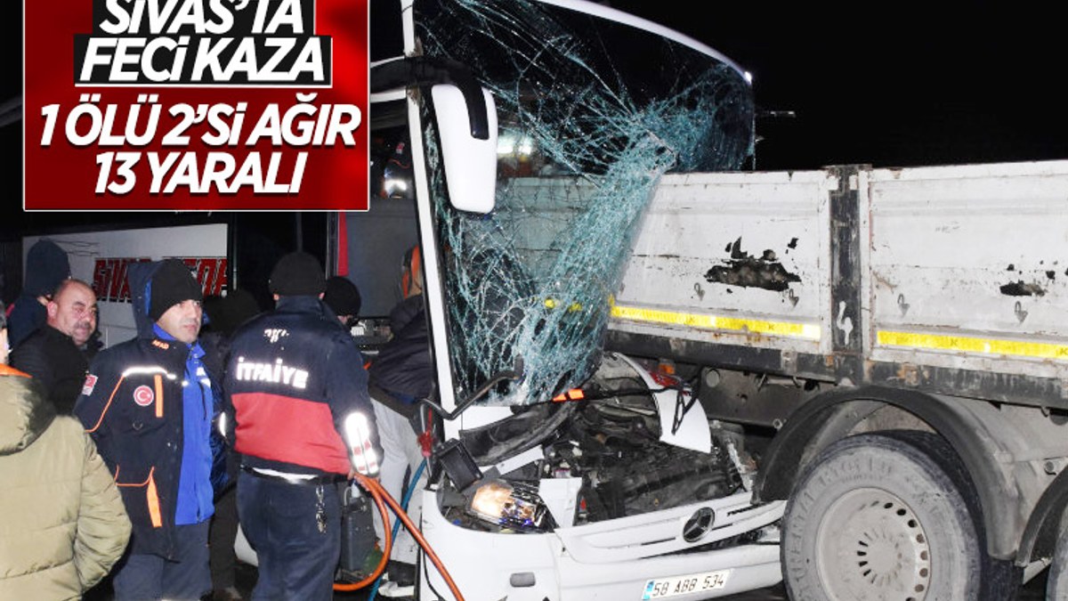 Sivas'ta yolcu otobüsü ile 2 tır çarpıştı
