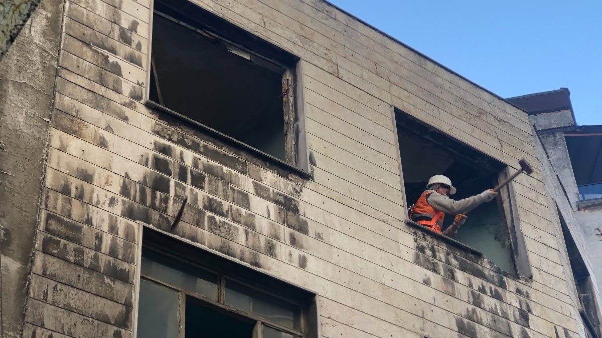 Beyoğlu Zürafa Sokak'ta yıkım çalışmalarına başlandı