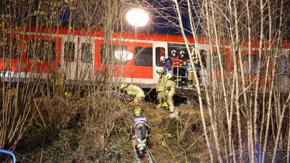 Almanya’da tren kazası: 1 ölü, 30 yaralı