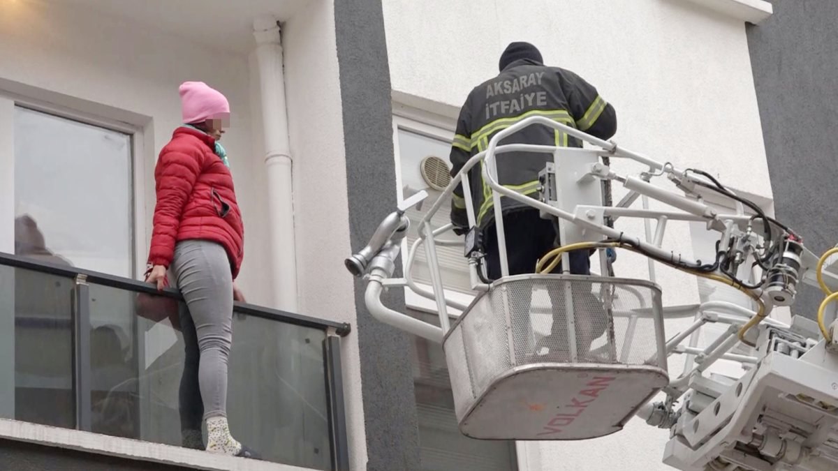 Aksaray'da sevgilisinin odaya kilitlediği kadını itfaiye kurtardı