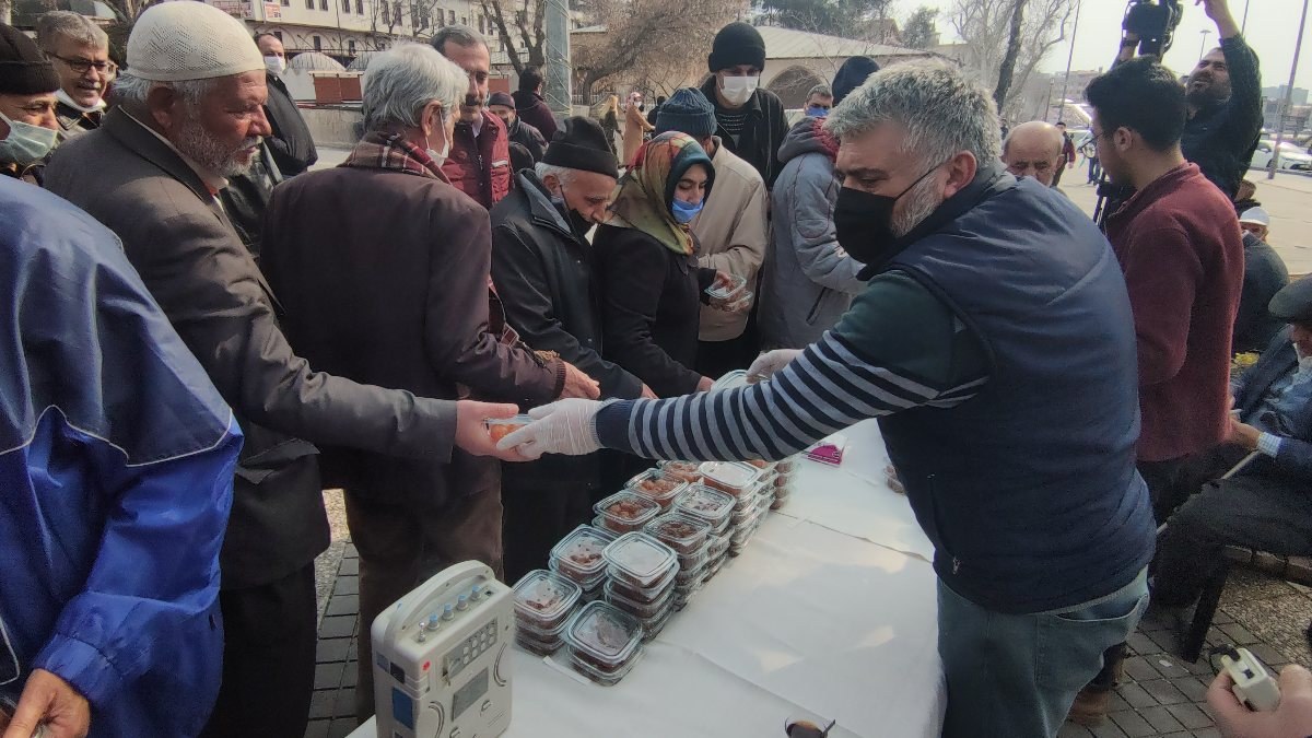 Kahramanmaraş'ta Cumhurbaşkanı Erdoğan için lokma dağıttılar