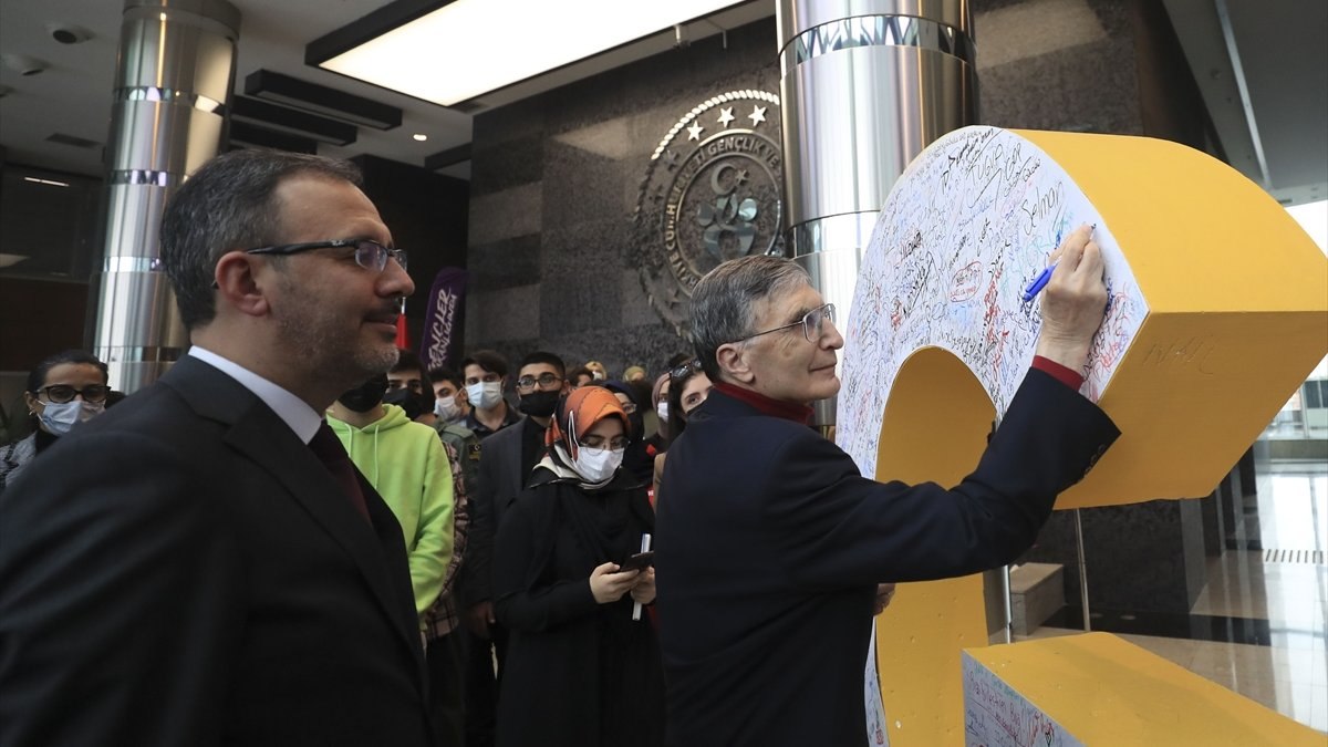 Aziz Sancar ve Mehmet Kasapoğlu gençlerle buluştu