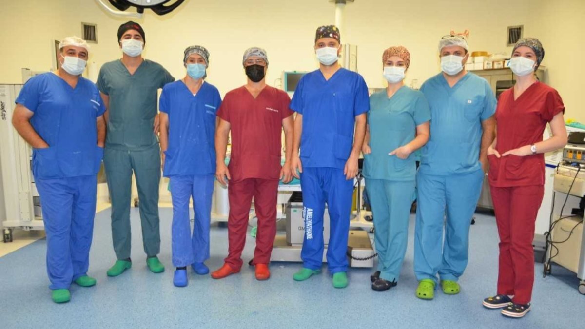 Antalya'da cinsel organ operasyonu: Eğrilik bacağı sayesinde düzeltildi