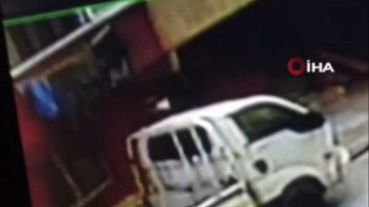 Esenyurt'ta kamyon sürücüsü, balkondaki çamaşırları çaldı
