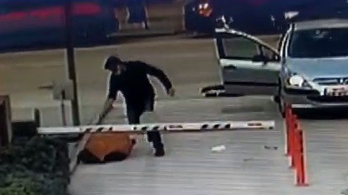 Bursa’da, eski eşi tarafından öldürülen kadın olay yerinde anıldı