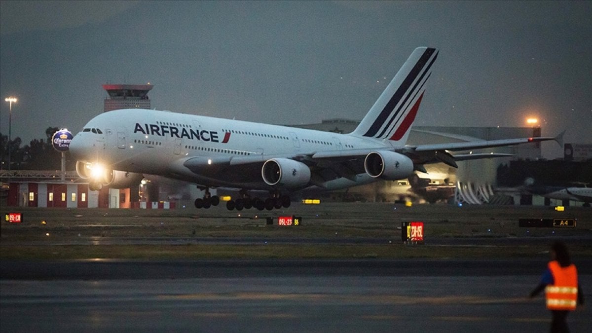 Fransa'da namaz kıldığı için işinden olan Air France pilotu haklı bulundu