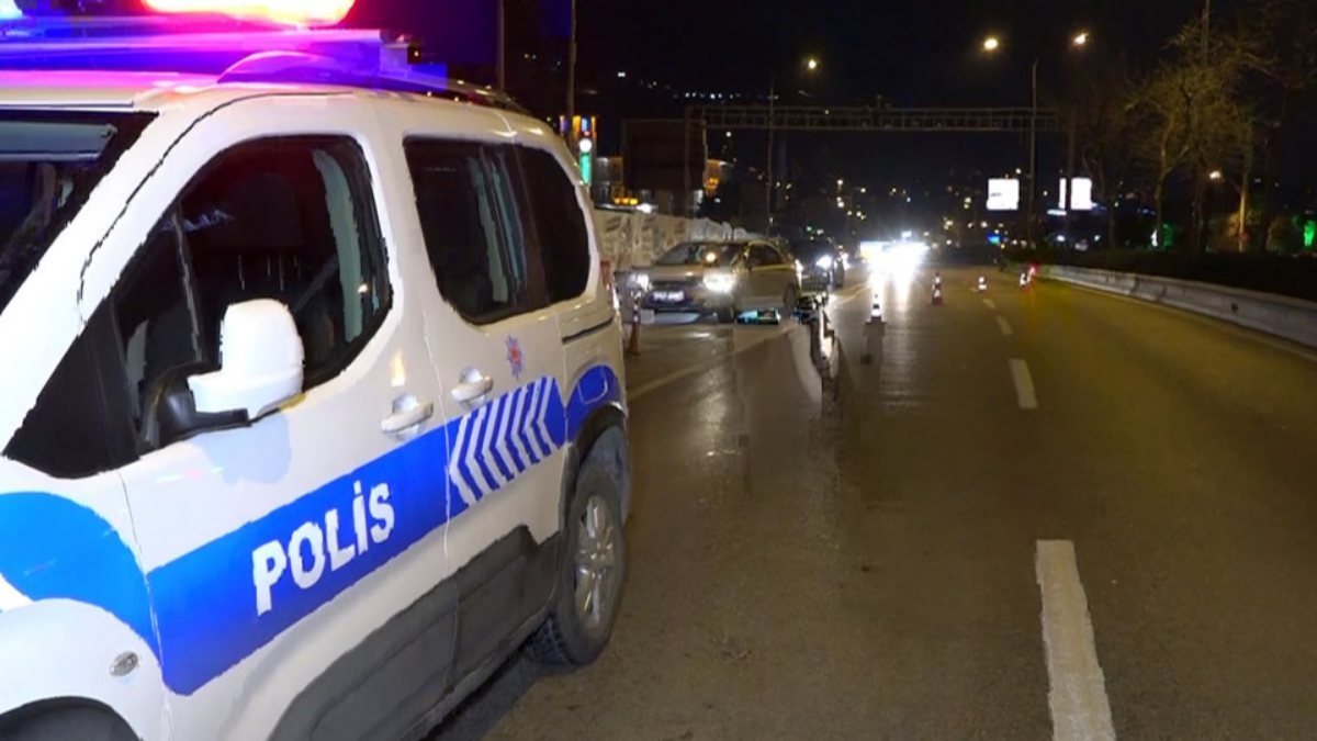 Bursa'da trafik uygulamasından kaçan otomobil kaza yaptı: 3 yaralı